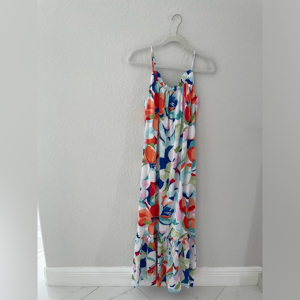 Nicole Miller long and beautiful dress with 🌺 patterns.Size S new one